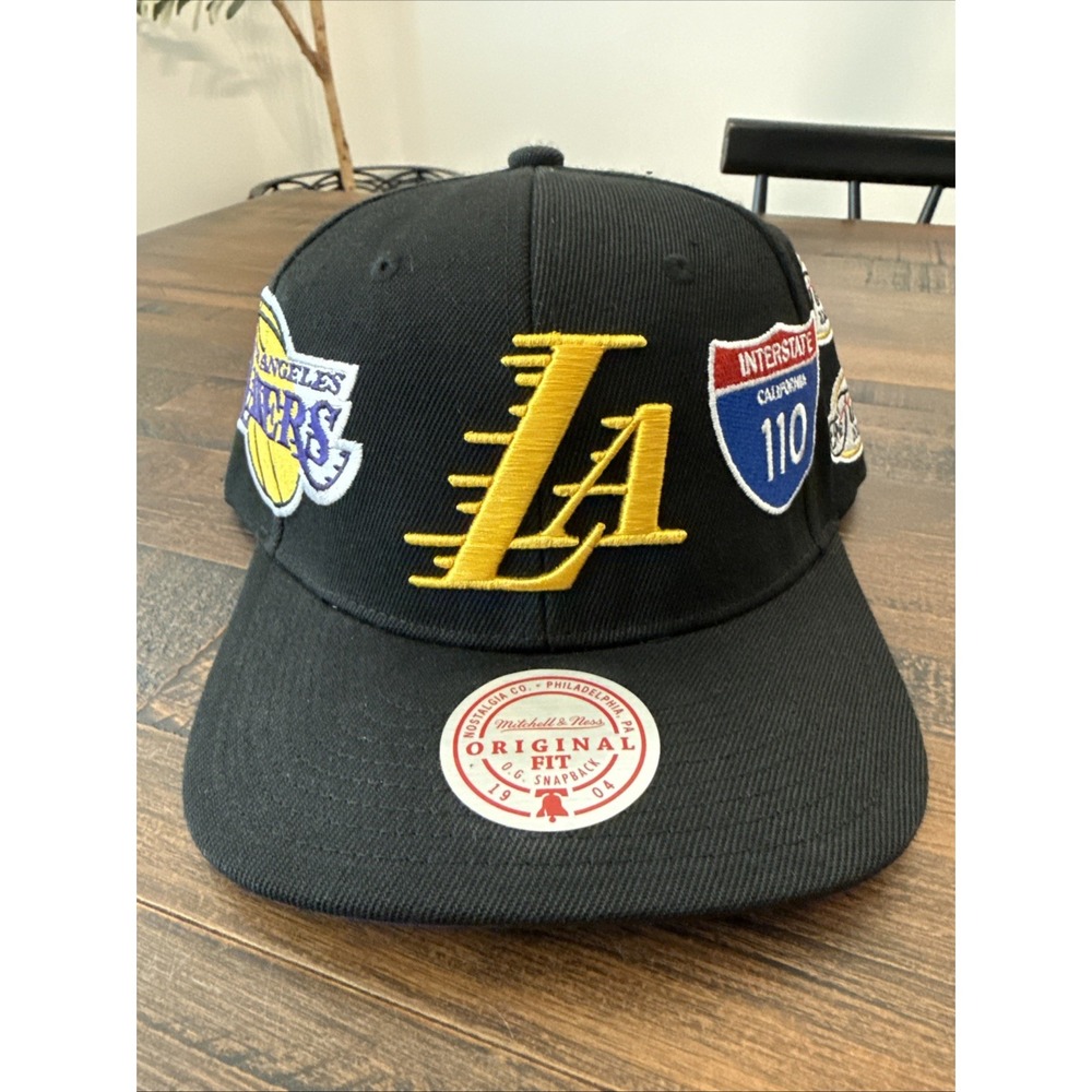 Mitchell & Ness I110 Finals Trophy Palm Los Angeles Lakers Black Snapback Hat $